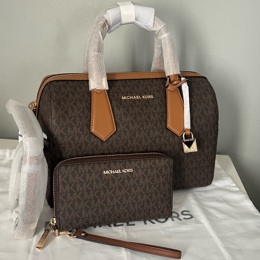 Michael Kors Hayes Duffel Bag And Wallet